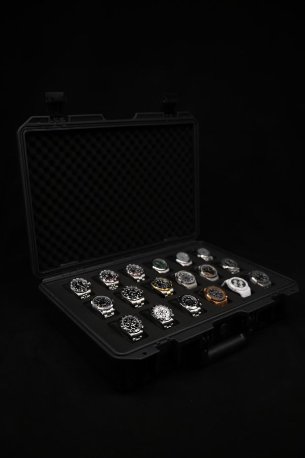 Elbrus Horology Watch Accessories: Timepiece Valet for 18 watches in Black colour