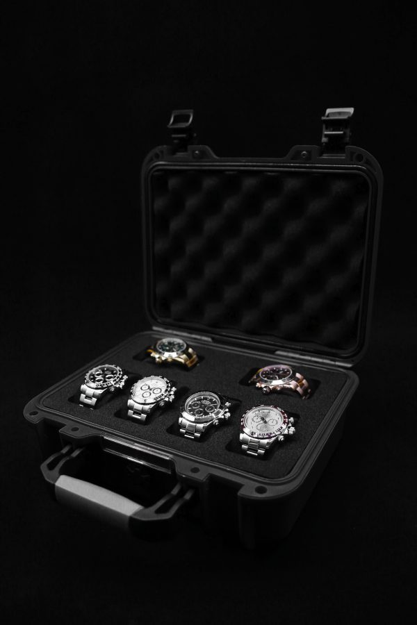 Timepiece valet for 6 watches in black color by Elbrus Horology