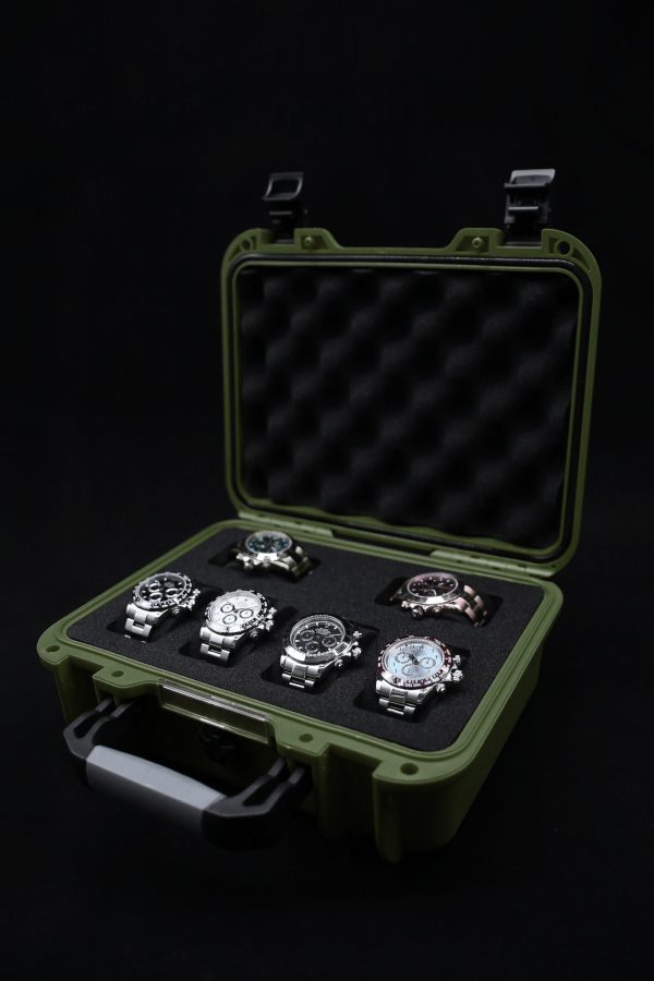 Timepiece valet for 6 watches in green color by Elbrus Horology