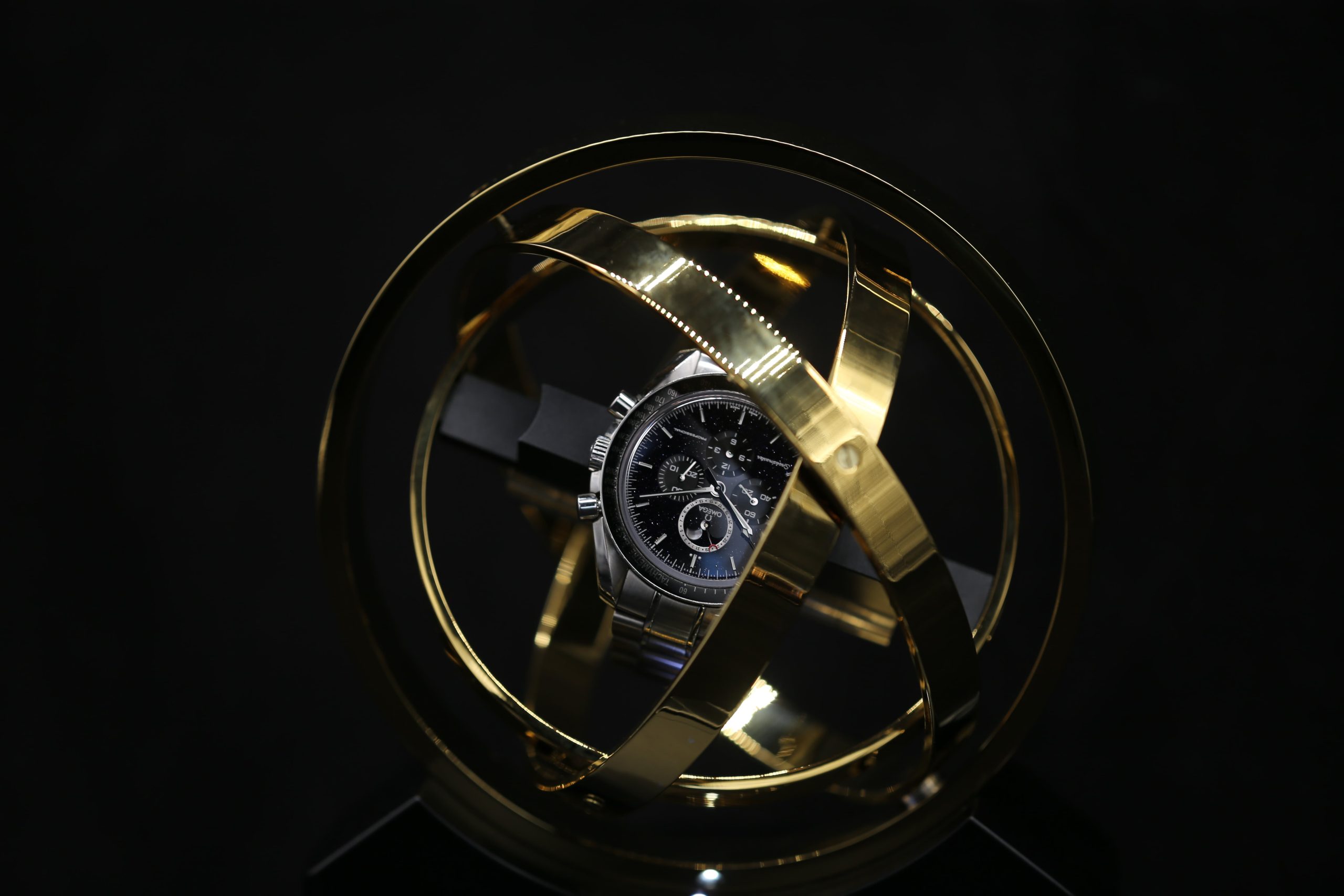 Elbrus-Horology-pulsar-360-gold-nero-marquina-watch-winder-8