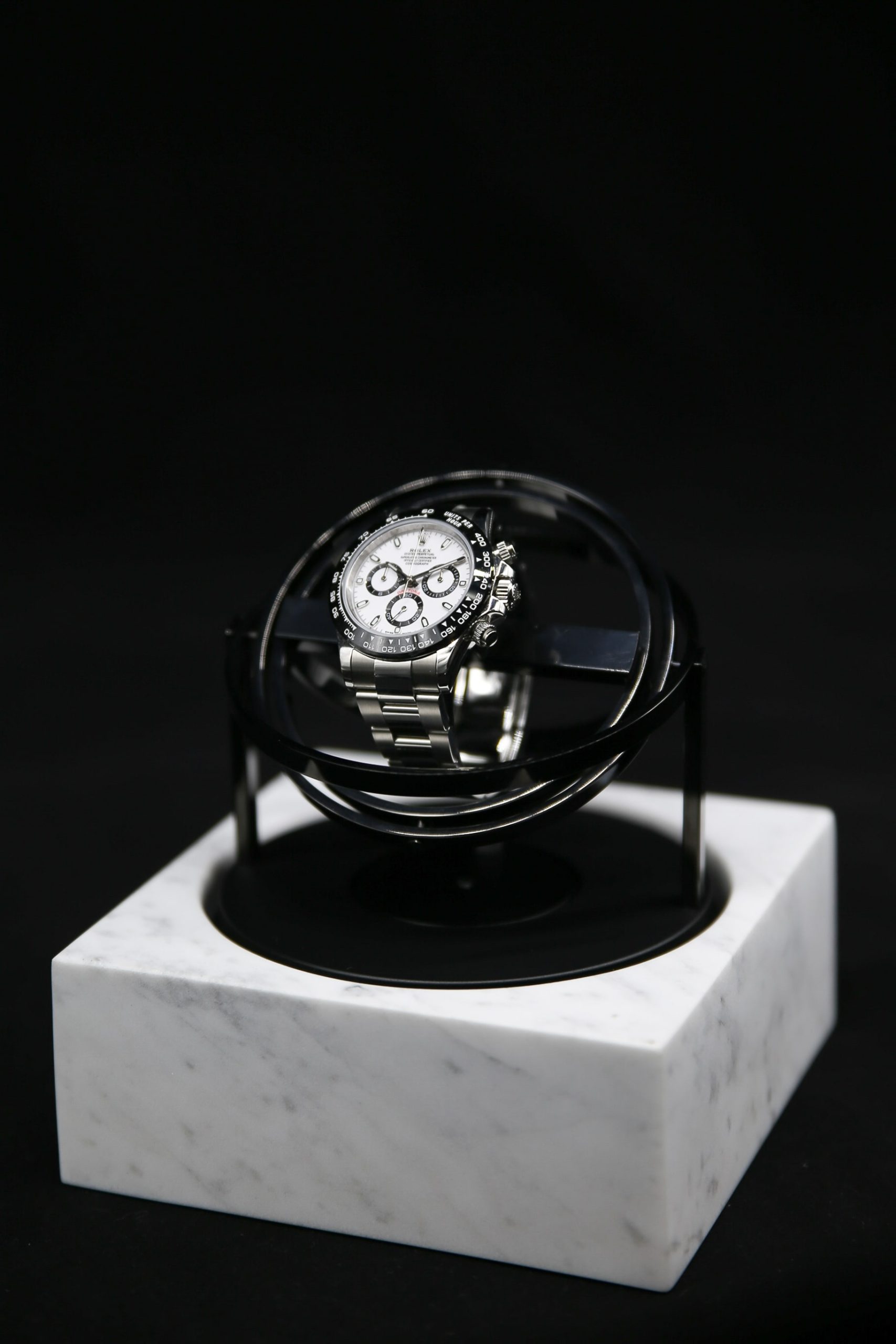 Elbrus-Horology-the-Voyager-1-Bianco-Carrara-marble-black-rings-4-min